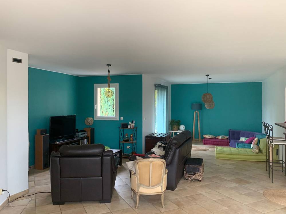 peinture murale bleue